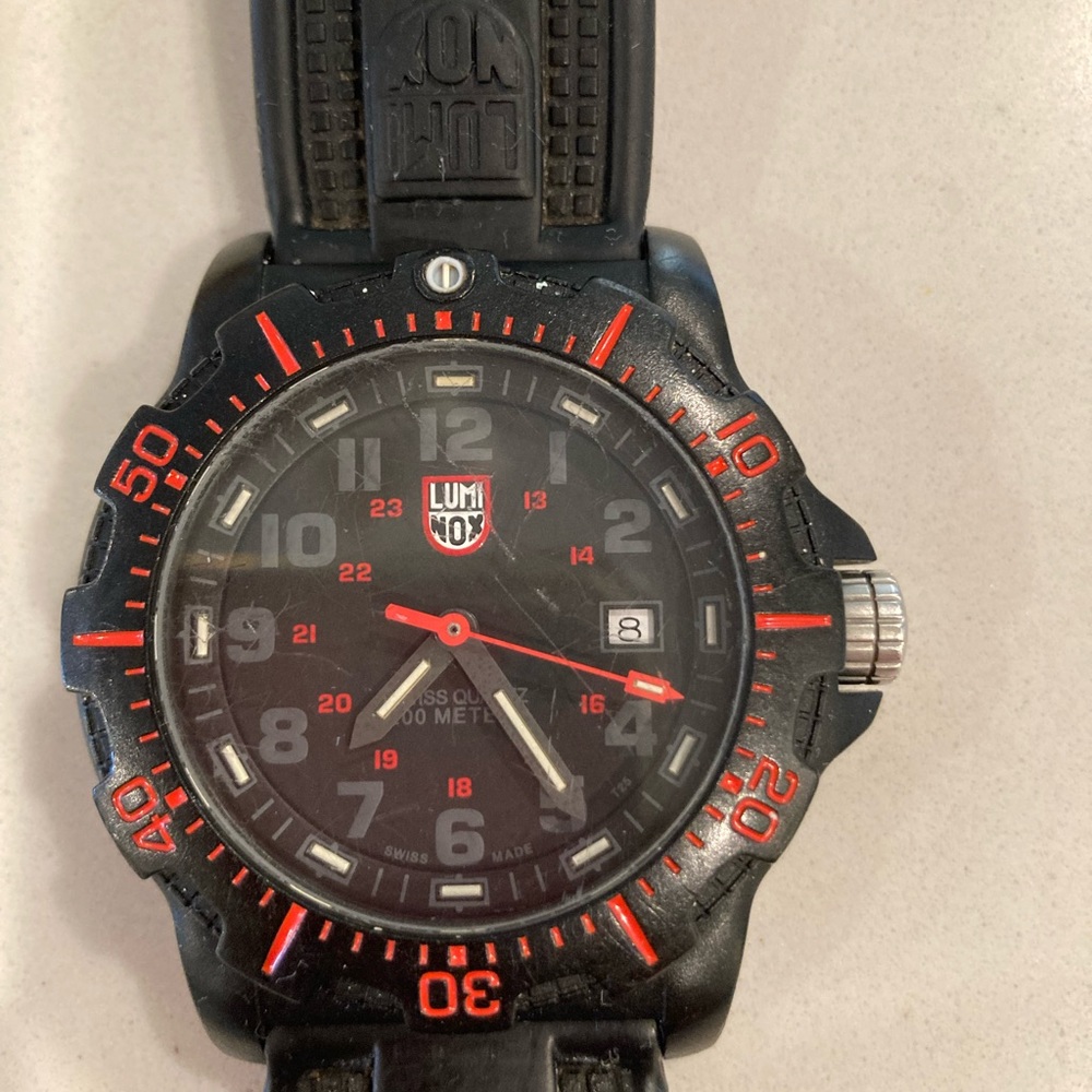 Used Luminox - needs new battery